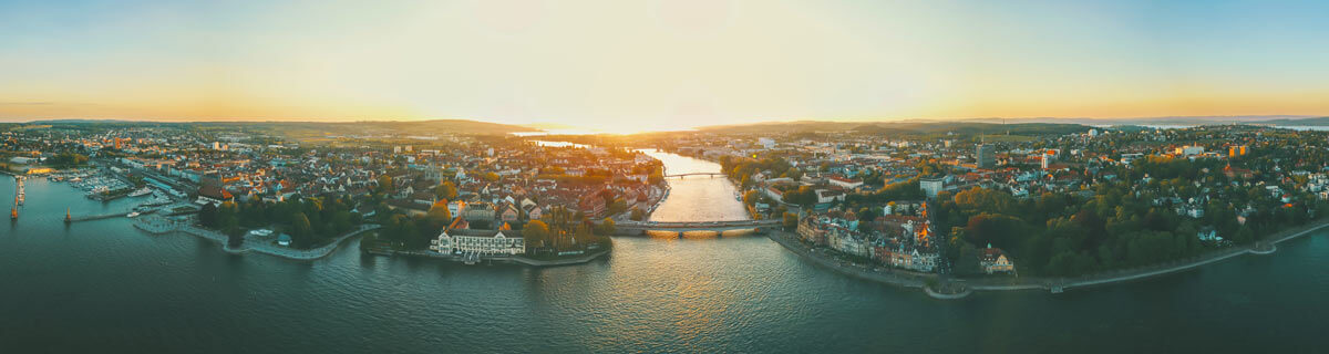 Sonnenuntergang über Konstanz am Bodensee